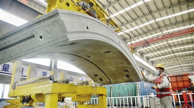 五一 假期 中交一航局天津地鐵11號(hào)線(xiàn)一期工程管片廠(chǎng)滿(mǎn)負(fù)荷生產(chǎn)